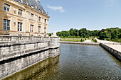 Frankreich. Seine und Marne. Schloss von Vaux le Vicomte. Der Wassergraben.