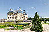 Frankreich. Seine und Marne. Schloss von Vaux le Vicomte. Westliche Fassade. Die Gärten.