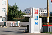 Frankreich. Seine und Marne. Serris - Marne la Vallee. Nahaufnahme des IBIS-Logos - IBIS BUDGET.