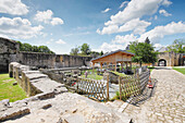 Frankreich. Seine und Marne. Brie Comte Robert. Das Schloss, Ort der archäologischen Ausgrabungen.