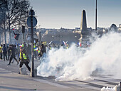 Paris. 16. Februar 2019. Manifestation der Gelbwesten gegen die Politik der Regierung Macron. Akt 14. Tränengas Esplanade des Invalides.