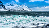 Norwegen,Stadt Tromso,Insel Senja,Tungenesset (Teufelszähne),tosendes Meer