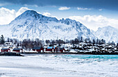 Norwegen,Stadt Tromso,Insel Senja,Fjord unter dem Schnee