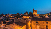 Frankreich,Gironde,Saint Emilion,(UNESCO-Weltkulturerbe),Gesamtansicht mit dem Tour du Roy