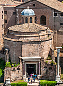 Italien,Rom,Forum Romanum,Tempio di Romolo (heute das Vestibül der Kirche Santi Cosmo e Damiano)