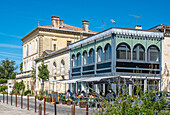 Frankreich,Gironde,Entre-deux-Mers,Häuser und Restaurant "le Saint Martin" am Ufer der Garonne in Langoiran