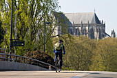 Frankreich,Nantes,44,La Rotonde Brücke,Radfahrer