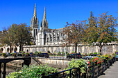 France,Brittany,Finistere department (29),Quimper,Saint corentin cathedral and Odet river