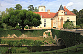 Frankreich,Centre Val de Loire,Cher department,Jalognes,Pesselieres garden and castle