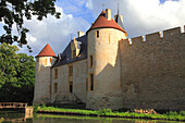 Frankreich,Centre Val de Loire,Cher department,Ainay le Vieil castle (Burg)