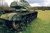 Deutschland,Sogel,Patton Tank Cemetery in einem Feld