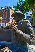 Europa,Belgien,Lüttich. Statue von Georges Simenon
