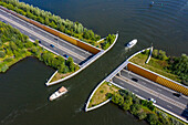 Europe,Nederlands. Harderwijk. Veluwemeer. Boat bridge. Aqueduct Water bridge