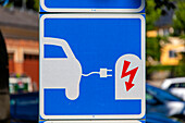 Panneau indiquant une borne de recharge pour voiture electrique