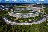 Europa,Skandinavien,Schweden. Stockholm. Kreisförmige Gebäuderiegel im Stadtteil Grindtorp in Aeiby, einem Vorort von Stockholm, arch. HSB