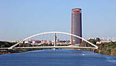 Spanien,Andalusien,Sevilla,Puente de la Barqueta,Torre Sevilla,Guadalquivir Fluss,Bogen. Juan J. Arenas und Marcos J. Pantaleón (Arenas Design)