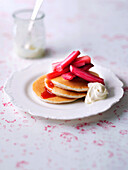 Pancakes with rhubarb and cream