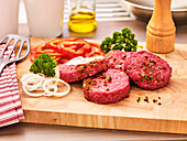 Spiced beef steaks with onion rings and peppers