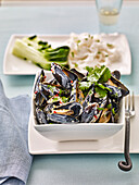 Mussels in a spicy Thai coconut sauce