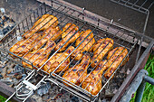 Chicken drumsticks in a grid on the grill