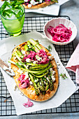 Flatbread with asparagus and pickled onions