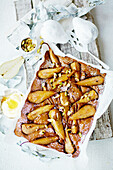 Spice cake with caramelised pears