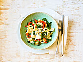 Pasta salad with spinach, peppers and parmesan