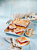  Fruity cinnamon meringue cake, plum cake, from the tray 