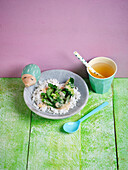 Grünes Gemüse in Cashewsauce mit Reis