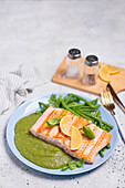 Fried salmon with pea puree and green beans