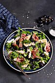 Lamb's lettuce with grapes, ham and feta cheese