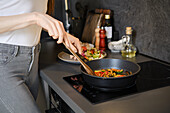 Preparing a vegetable pan