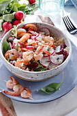 Quinoa salad with prawns and radishes