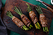 Beef rolls with wild asparagus