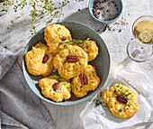 Cheddar biscuits with pecan nuts and thyme