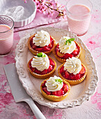 Rhubarb tartelettes with whipped cream