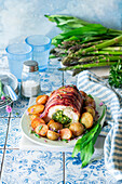 Stuffed turkey breast with wild garlic and asparagus