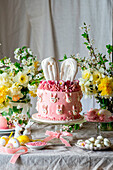 Rosa Buttercremetorte zu Ostern