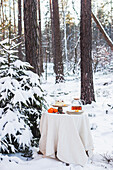 Cranberry cake with tea