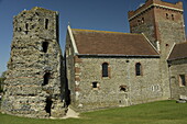 St. Mary in Castro Kirche und römischer Pharos, ein antiker Leuchtturm, auf Dover Castle, Dover, Kent, England, Vereinigtes Königreich, Europa