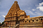 Vimana, Brihadeeswarar (Brihadisvara) Hindu Chola temple, Thanjavur, UNESCO World Heritage Site, Tamil Nadu, India, Asia