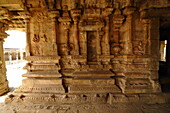 Mandapa in einem Vishnu-Virukpaksha-Tempel, Hampi, UNESCO-Welterbestätte, Karnataka, Indien, Asien