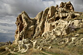 Felsformationen und Höhlenhäuser in Goreme, Kappadokien, Anatolien, Türkei, Kleinasien, Asien