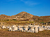 Blick auf den Berg Kynthos bei Sonnenuntergang, Archäologische Stätte von Delos, UNESCO-Welterbe, Insel Delos, Kykladen, Griechische Inseln, Griechenland, Europa