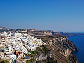 Stadtbild von Fira am Rande der Caldera, Insel Santorin (Thira), Kykladen, Griechische Inseln, Griechenland, Europa