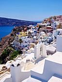 Blick auf die Burg, Dorf Oia, Insel Santorin (Thira), Kykladen, Griechische Inseln, Griechenland, Europa