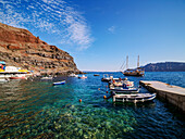 Fischerhafen in der Bucht von Ammoudi, Insel Santorin (Thira), Kykladen, Griechische Inseln, Griechenland, Europa