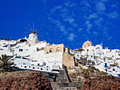 Dorf Oia, Blick von unten, Insel Santorin (Thira), Kykladen, Griechische Inseln, Griechenland, Europa