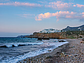 Grotta Beach in der Abenddämmerung, Chora, Naxos-Stadt, Insel Naxos, Kykladen, Griechische Inseln, Griechenland, Europa