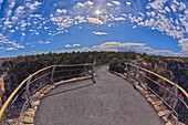 Ein Blick zurück in Richtung Süden vom Ende des Maricopa Point Overlook, Grand Canyon, UNESCO-Welterbe, Arizona, Vereinigte Staaten von Amerika, Nordamerika